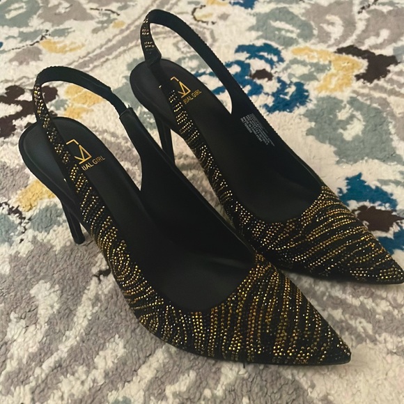New Material Girl gold & black embellished stiletto sling back heels Size 8.5 - Picture 2 of 8